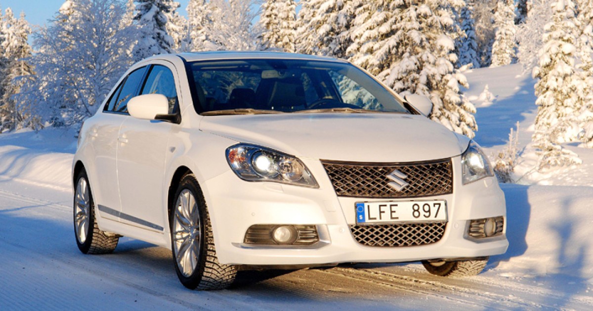 Qiz rezina topda sikiladi