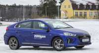 Hyundai Ioniq finns i tre olika utföranden, hybrid, laddhybrid och som här – helelektrisk.