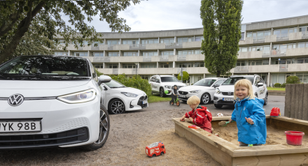Test pågår. Trots sandlådenivå pågår en unik granskning av bilarnas barnsäkerhet – något som Vi Bilägare tyvärr är ensam om bland Sveriges biltidningar. Förmodligen i världen.
