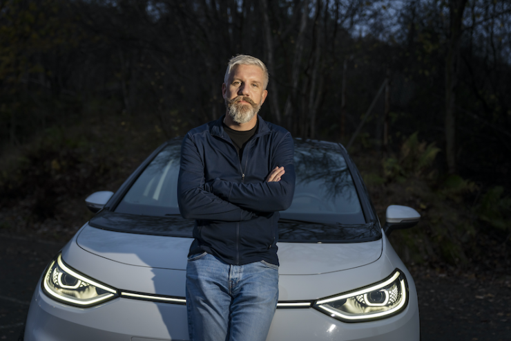 Roger Wiberg är besviken på Volkswagens val av fabriksmonterade sommardäck.