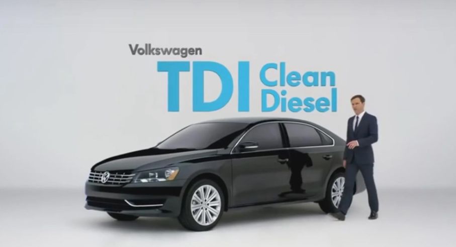 Innan utsläppsfusket avslöjades marknadsförde Volkswagen sina dieselbilar med slagorden "Clean Diesel". Här är en bild från en amerikansk tv-reklam år 2015.