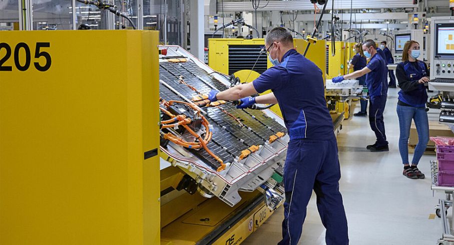 bmw batteri fabrik tillverkning.jpg