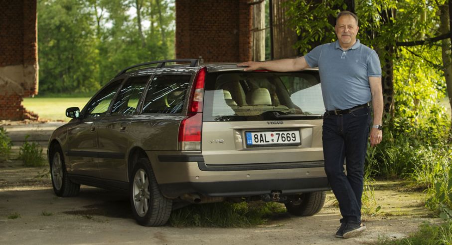 volvo-v70.jpg