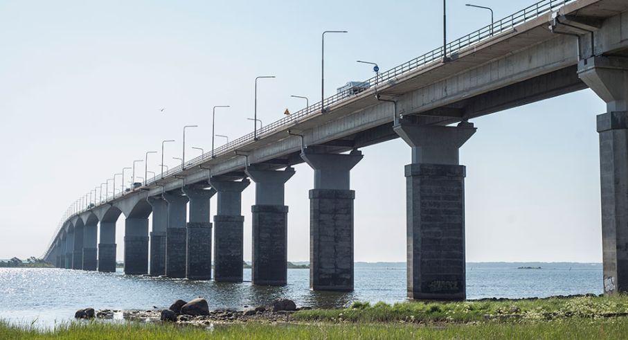 50-åring mitt i livet. Ölandsbron höll på att vittra sönder men fick nya betongskal runt pelarna och ska hålla i minst 50 år till. Foto: Kerstin Ericsson/Trafikverket