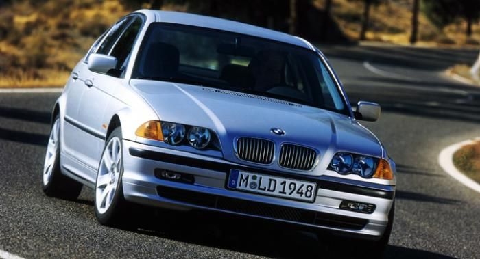 BMW återkallar 12 000 bilar i Sverige på grund av problem med krockkuddarna.
