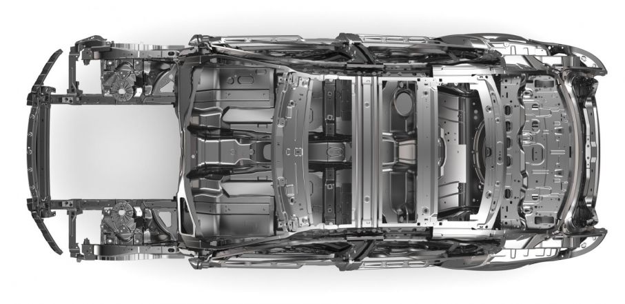 Jaguar trycker hårt på nya modellen XE:s aluminium monocoque-chassi som ska vara både stark och lätt.