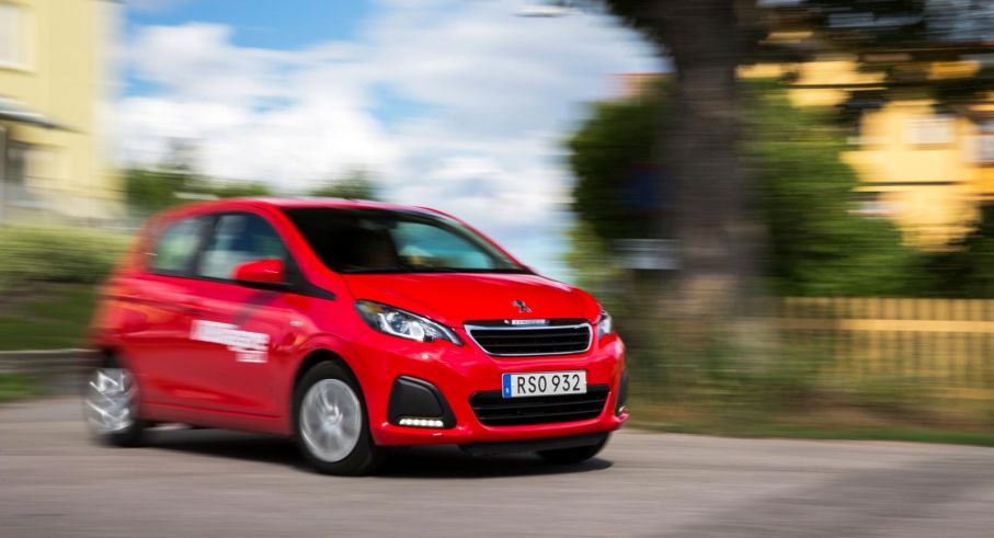 Peugeot 108. Testlaget tog en sväng förbi ett sensomrigt Östhammar.