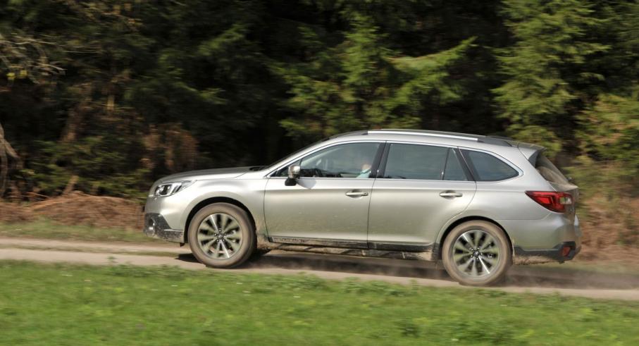 Nya Outback känns slankare och mer förfinad än sin föregångare. Fyrhjulsdrift och boxermotor finns kvar.