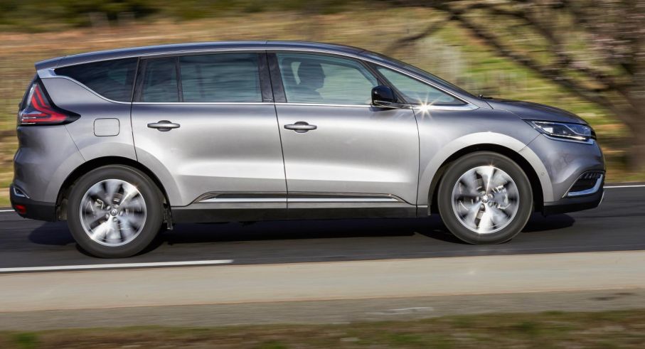 Renaults stora flexbil Espace trivs på landsväg.