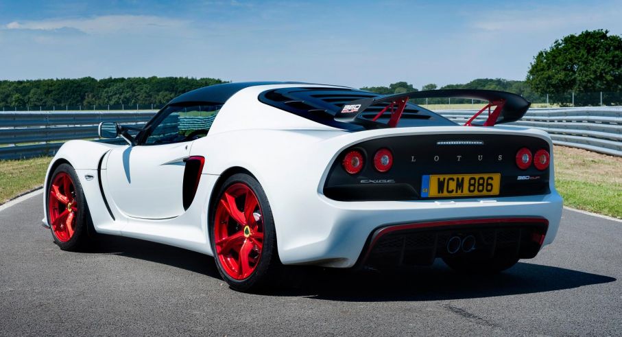 Lotus Exige 360 Cup på läckert röda fälgar.