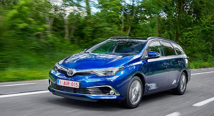 Formerna på Toyota Auris har vässats, bland annat med nya LED-ljus.