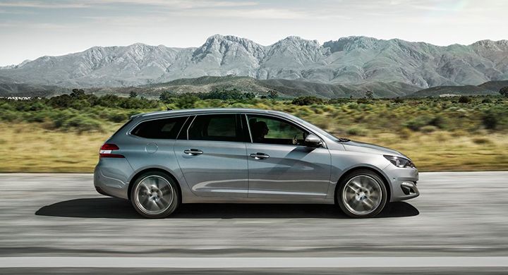 Frågeställaren undrar varför det finns en snålare version av 308 på Peugeots franska hemsida, men inte på den svenska.
