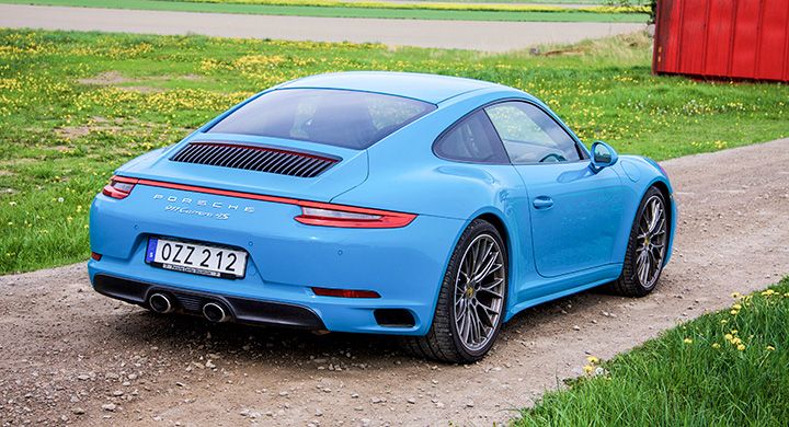 Carrera 4S har fått 20 extra hästkrafter, toppar över 300 km/tim och gör 0–100 km/tim på ca fyra sekunder.