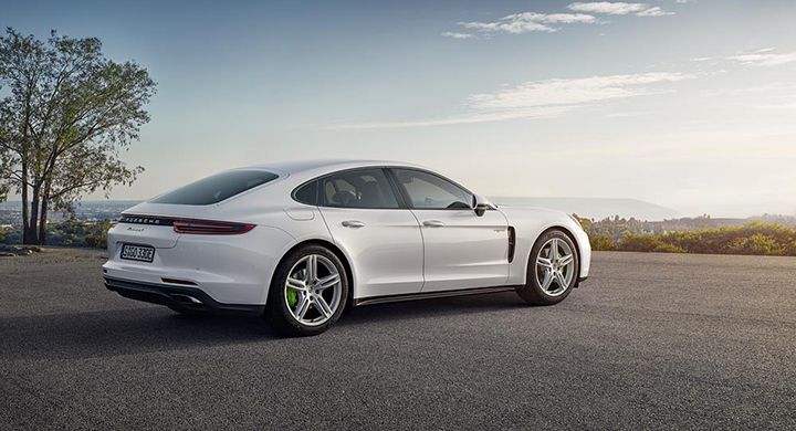 Porsche har kommit med en ny laddbar Panamera.