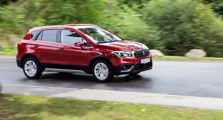 Suzuki S-Cross har fått ett nytt frontparti och nya motoralternativ. Den har också blivit av med beteckningen SX4 i modellnamnet och även dieselmotorerna har försvunnit.