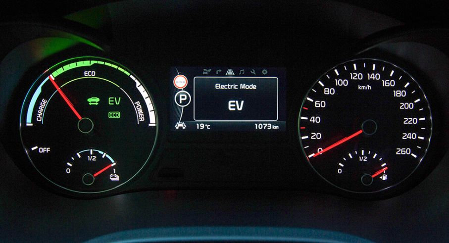 I körprogram EV rullar Optima på el upp till 120 km/tim.