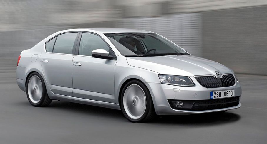 Frågeställaren undrar om alla extra, kostsamma kontroller av sin Skoda Octavia från 2013 verkligen är nödvändiga.