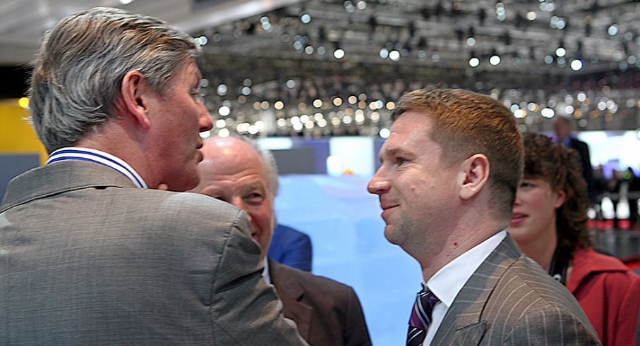 Vladimir Antonov i samtal med Victor Müller under bilsalongen i Genève.