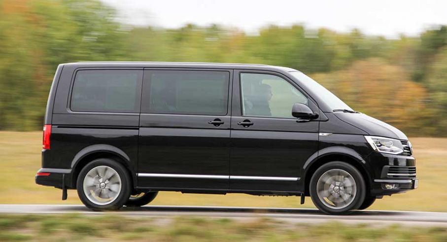 Transportör med rondör. I VW Multivan får det plats många.