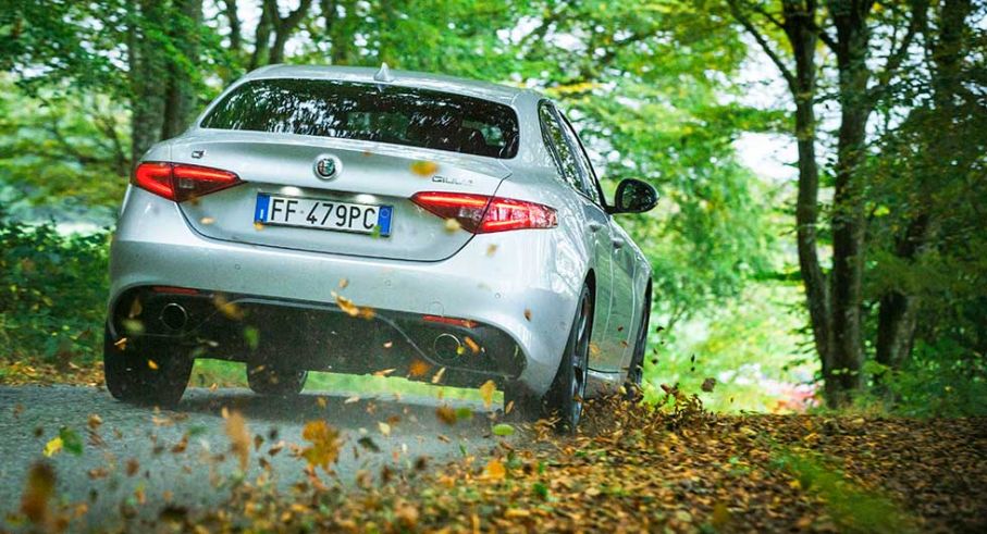 Inga fyrklöverblad i luften. Fyrhjulsdrivna Veloce är lillebror till snabba Quadrifoglio Verde, ändå är den ett mycket bättre val.