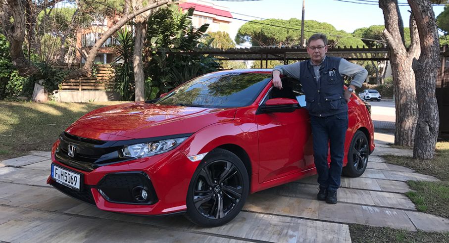 4,52 meter lång är nya Honda Civic och nosar därmed på mellanklassen.