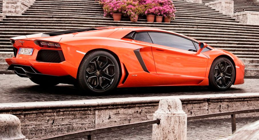 Även Lamborghini Aventador behöver åtgärdas.