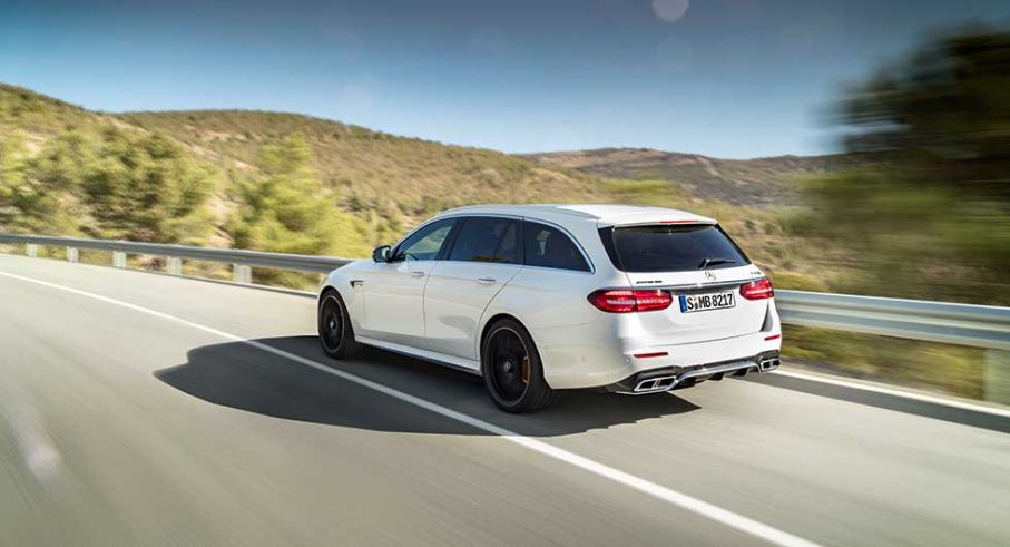 Hej, vad det går. 0-100 km/h på 3,5 sekunder med Mercedes-AMG E 63 S.