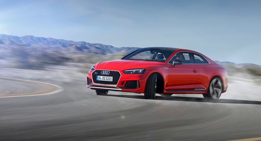 Bredställsoptimerade Audi RS 5 Coupé gillar att åka på sniskan.