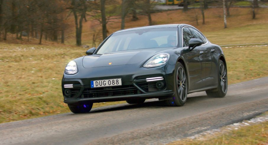 Nya Panamera ger ett slankare intryck än sin föregångare och har lånat drag av den klassiska Porschemodellen 911.