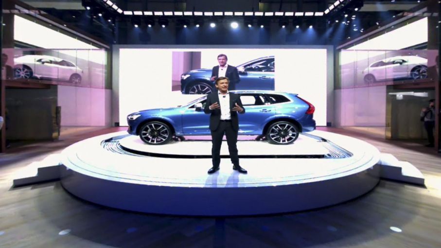Volvochefen Håkan Samuelsson presenterar nya XC60 på bilsalongen i Genève.