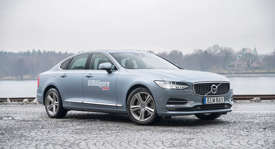 Volvo S90.