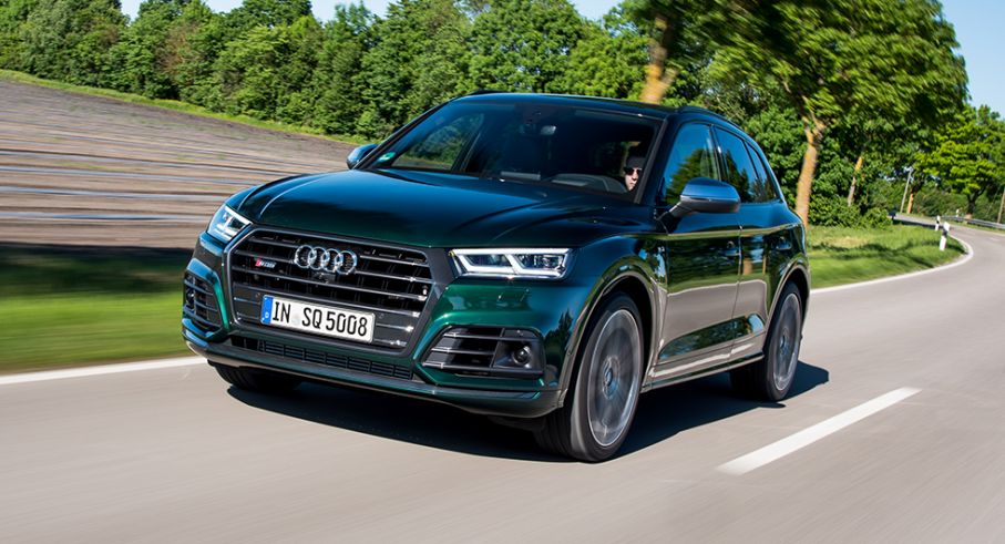 Så mycket större grill än såhär går det inte att få på en bil. Testbilarna är utrustade med Audis adaptiva Matrix LED-ljus.