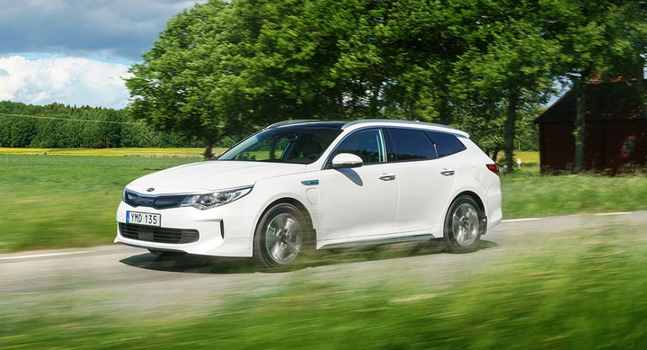 Priset börjar på 404.900 kronor – 25.000 kronor billigare än Passat GTE kombi.