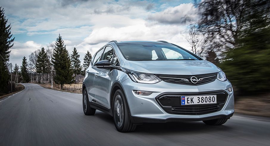 Ampera-e har en kompakt kaross med ungefär samma ”fotavtryck” som småbilen Corsa.
