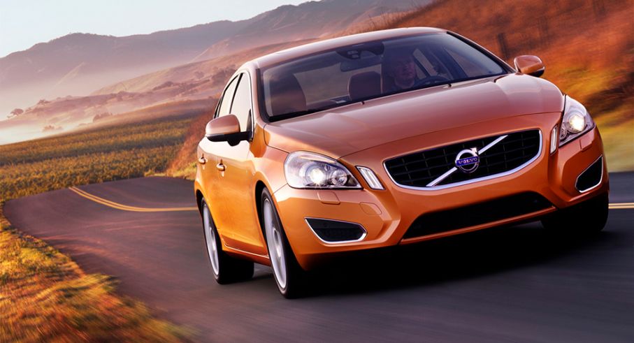 Frågeställaren som har en Volvo S60 från 2013 undrar vilka sommardäck som är tystast.