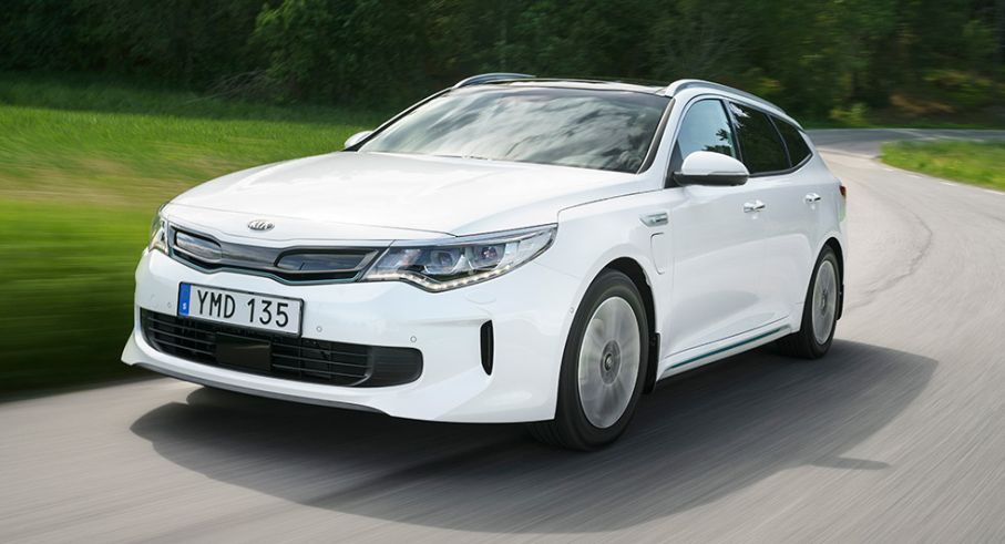 Kia lanserade nyligen Optima Sportswagon som laddhybrid. Modellen är en billigare utmanare till Volkswagen Passat GTE och det visar sig i statistiken för juni månad.