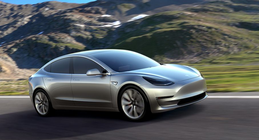 I slutet av juli får de första köparna sin Tesla Model 3.