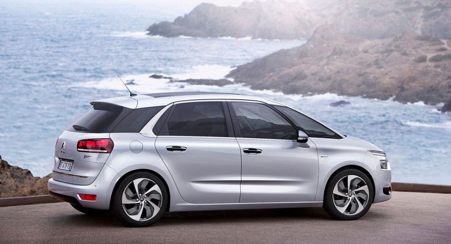 Frågeställarens son köpte en Citroën Picasso från 2014 och AC:n gick sönder kort efter köp. Garantigivaren vill inte stå för reparationskostnaderna.