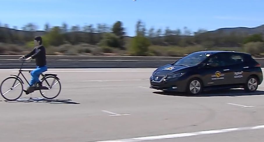Det ställs numera hårdare krav på biltillverkare som vill få full pott i krocktest. Bland annat ska bilarna kunna bromsa för cyklister.