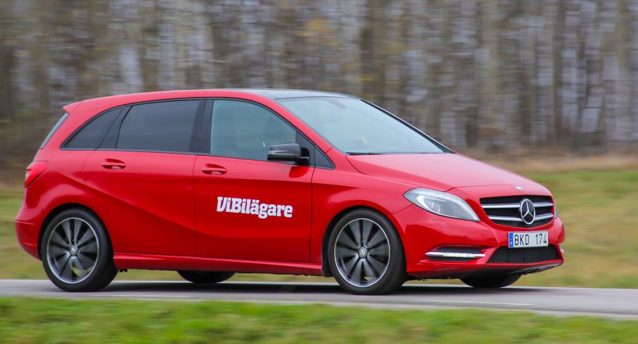 Mercedes B-klass är en högbyggd kompaktbil och konkurrerar både med MPV- och Golfklassen.
