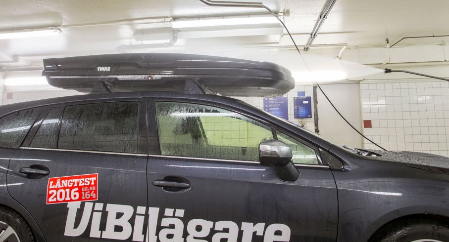 En av de egenskaper vi testade var förmågan att stå emot inträngande vatten – samtliga boxar klarade detta.
(Foto: Per Hammarsjö).
