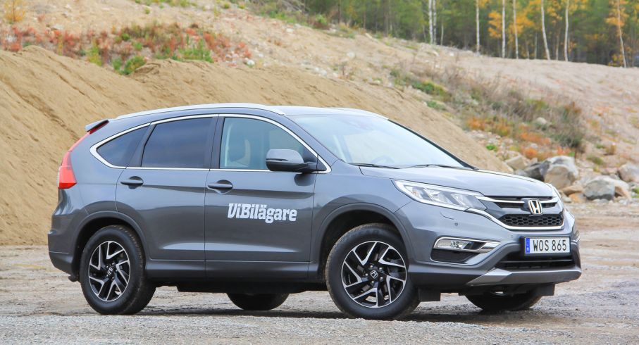 Någon terrängbil är inte Honda CRV, men på grusvägar funkar den bättre. Segt 4WD-system är ett minus.