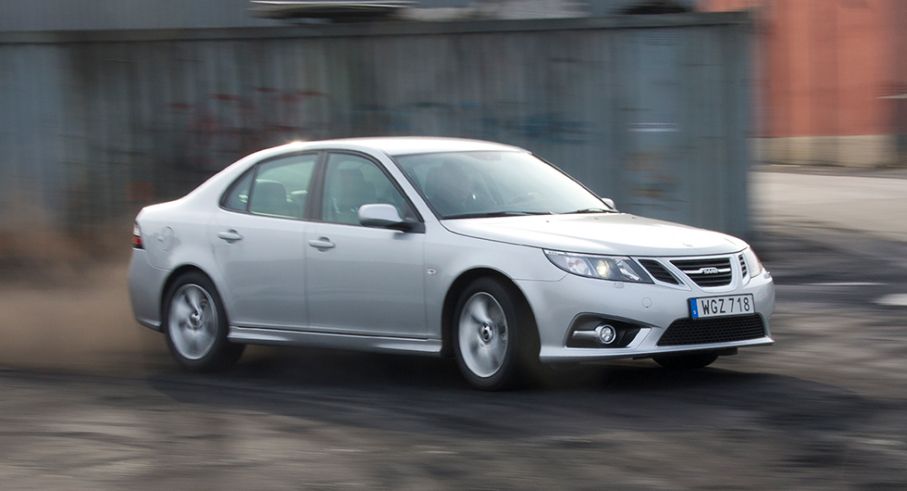 Bilen ovan är den 9-3 som provkördes av Vi Bilägare 2014. Den finns ingen bild på Saaben som ska säljas på auktion.
