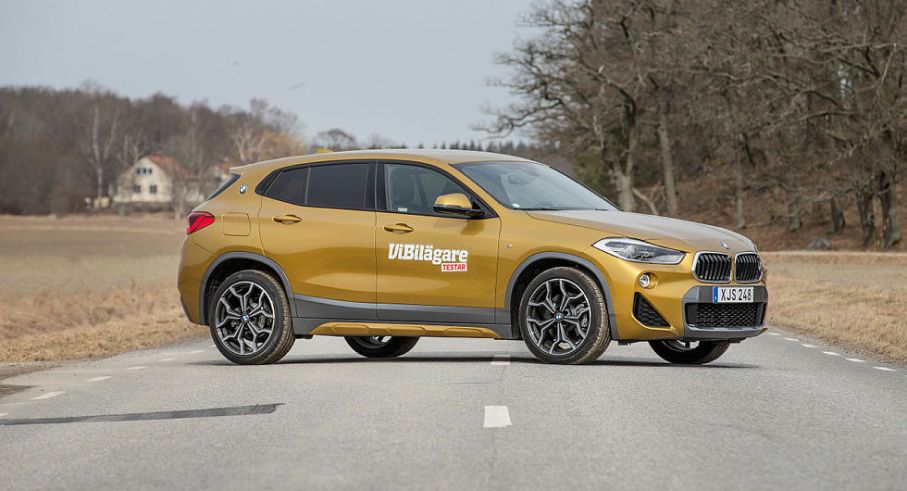 BMW X2.