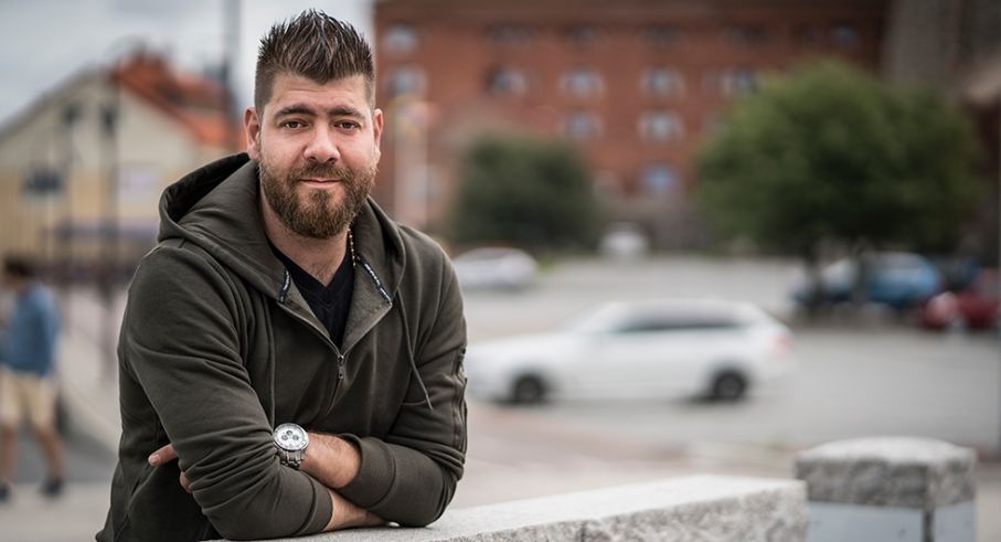 BMW Sverige kommer inte att utreda orsaken till branden i Sleimane Dahers bil, men tänker kontollera tusentals andra exemplar.
