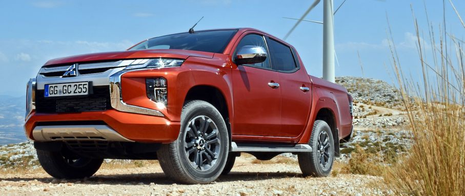 Sjätte generationen L200 lånar drag från suven Outlander och får ett mer hårdmejslat men glittrigare utseende. Däcken mäter 265/60 R18.