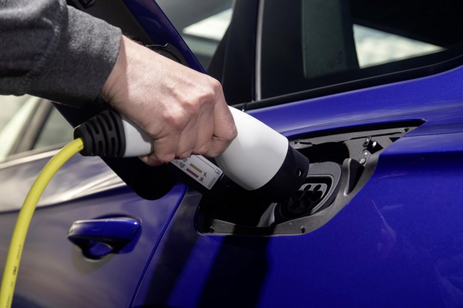 2020 vw touareg r phev 41