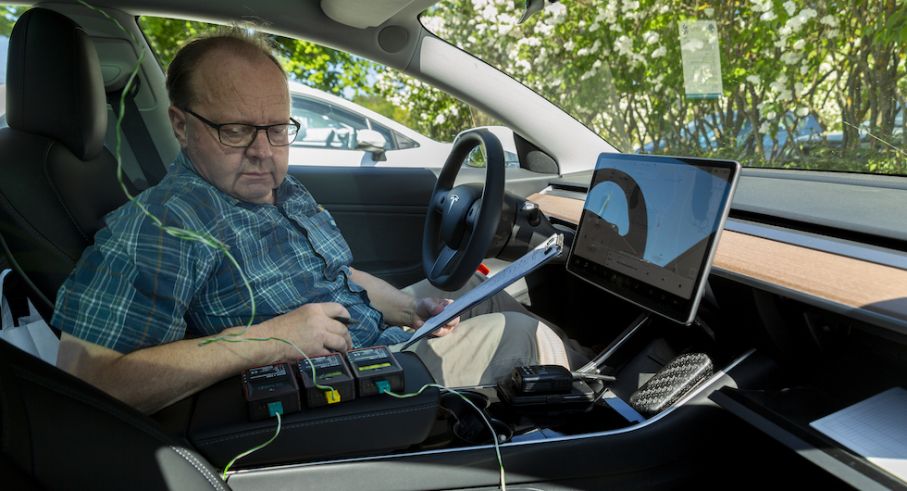 Termometrarna apterades på bestämda platser i testbilarna. Mätningarna av klimatanläggningarnas kylförmåga skedde var tredje minut.