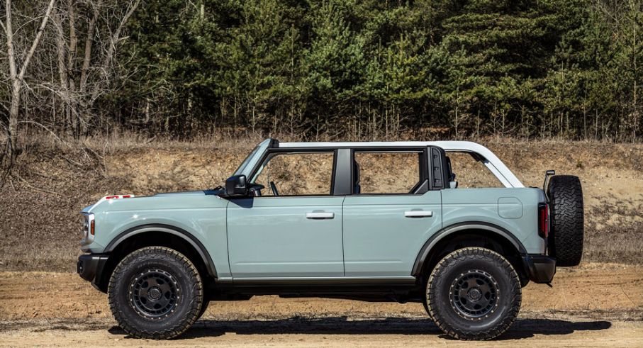 Ford bronco vi Ford bronco vi