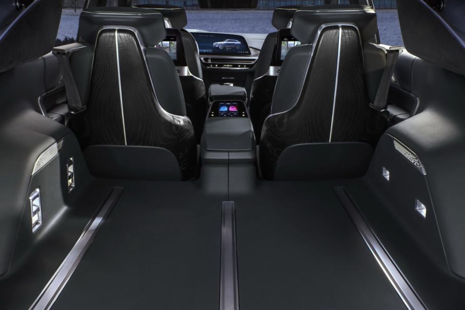 Cadillac lyriq 020
